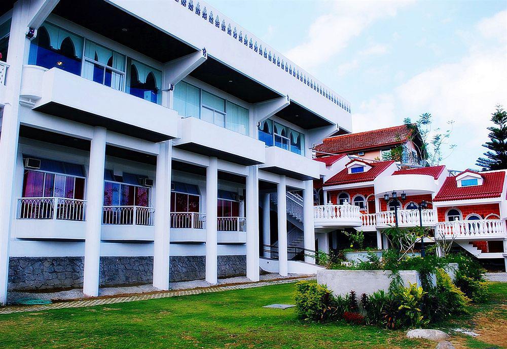 Estancia Resort Hotel Tagaytay City Exterior photo